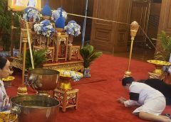 น้อมเกล้าน้อมกระหม่อม ส่งเสด็จสู่สวรรคาลัย