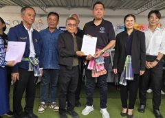 ระทึกกลางงาน หญิงฮีตสโตรก หลังอุณหภูมิทะลุ 40 องศา ขณะ รมว.พม ลงพื้นที่โคราชมอบสัญญาที่ดินช่วยผู้มีรายได้น้อย